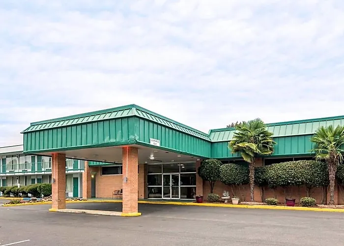 Super 8 By Wyndham Hope