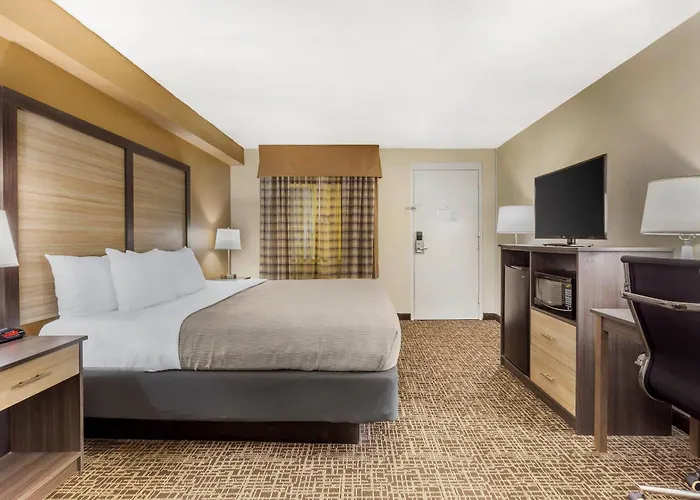 Quality Inn & Suites Spring Lake - Fayetteville Near Fort Bragg