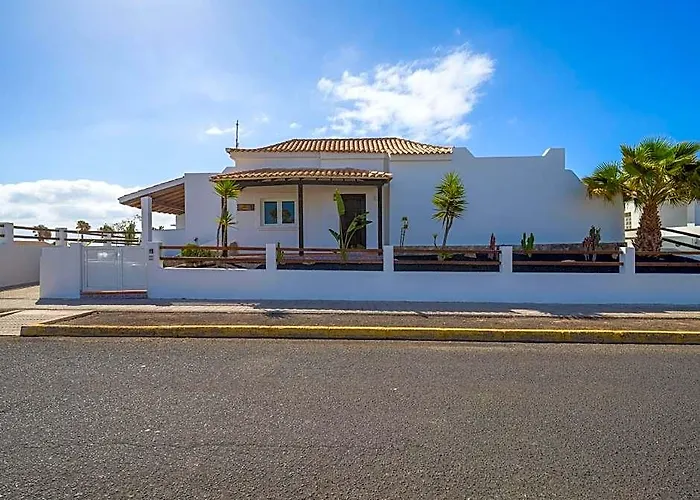 Villa Lobos With Private Swimming Pool - Homeforguest