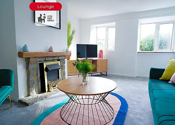 Serene 3Br Cottage Escape: Parking, Kitchen, Wi-Fi