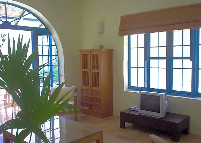 Spacious Comfortable, Traditional Villa- Large Private Pool, Terraces Views