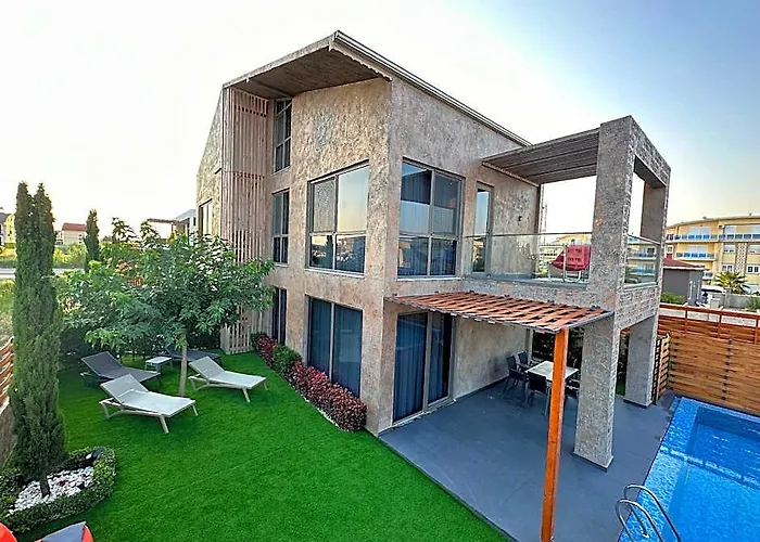 Triplex Villa With Children'S Pool, Garden, Sauna