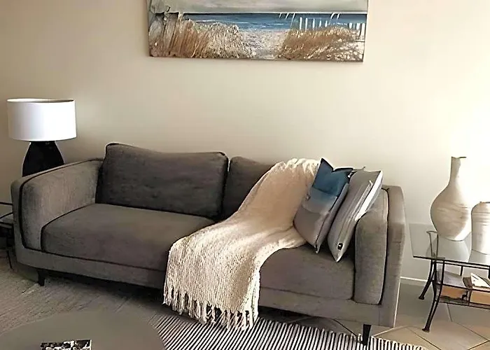 2 Bedroom Top Floor Unit - Ocean Views And Pool