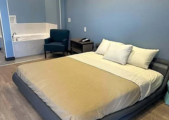 M&M Inn And Suites