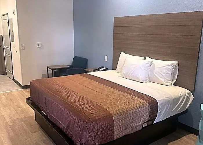 M&M Inn And Suites
