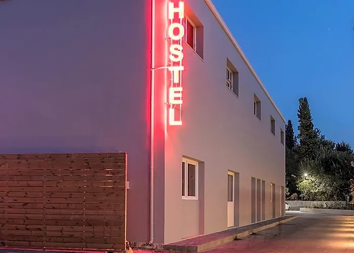 Local Hostel & Suites