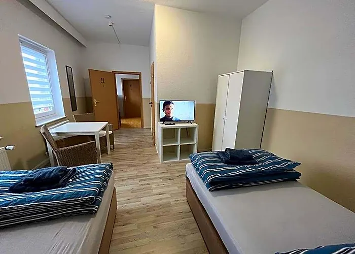 Doppelzimmer-Bad-Kuehlschrank-Parkplatz-10