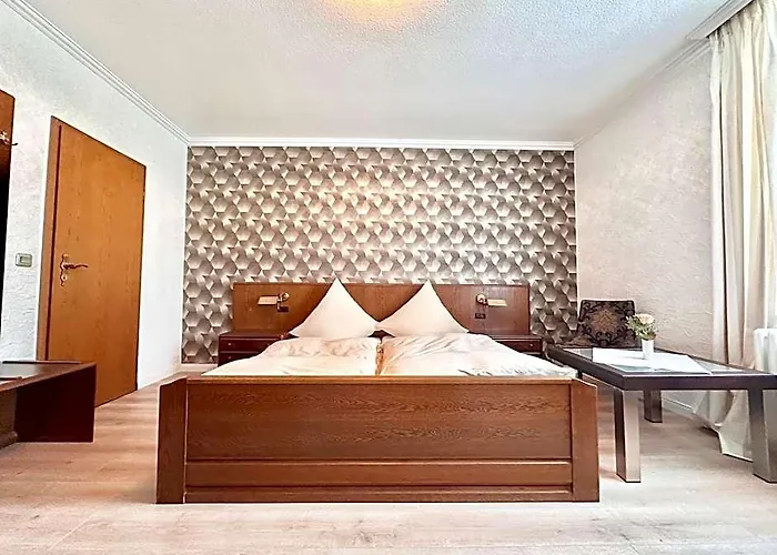 Hotel Deutsches Haus Mit Wlan Und Parkplatz, Hdz Und Kliniken In Der Naehe, Direkt An Der A2 Und A30 Gelegen