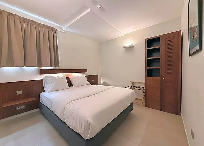 Courbaril Hotel