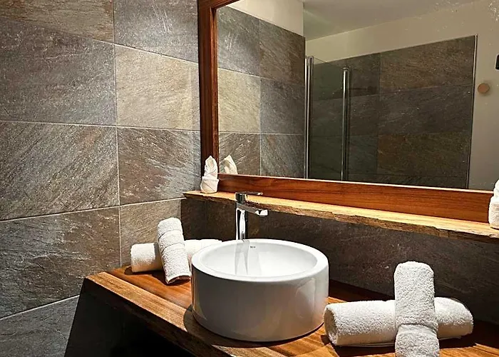 Courbaril Hotel