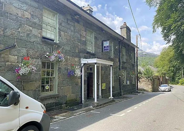 The Grapes Hotel