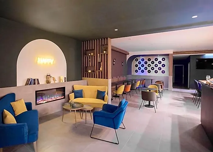 Moody Smart & Comfy Hotel