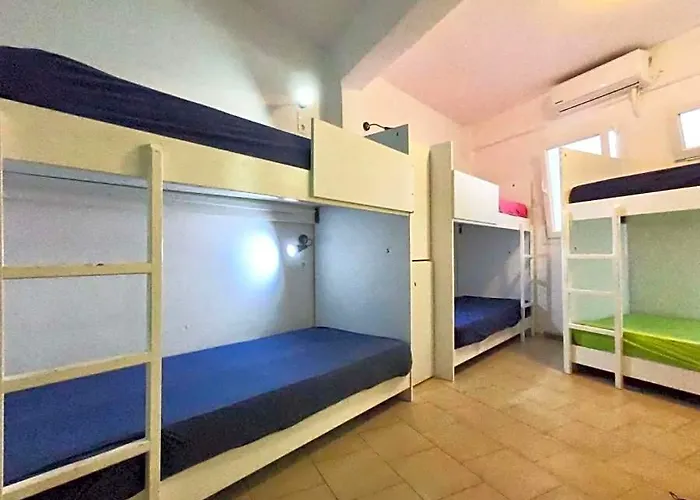 Fira Backpackers Place