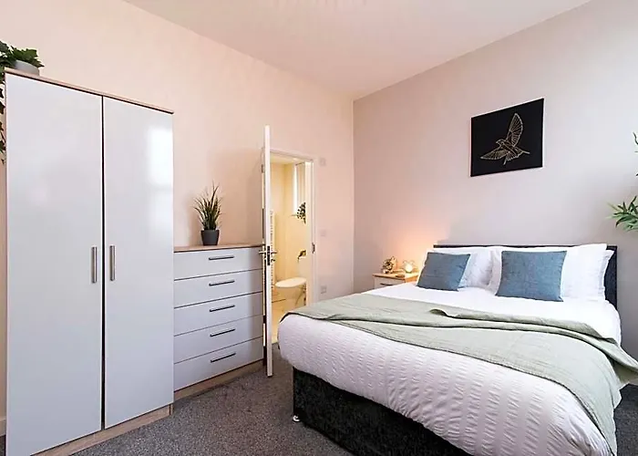 Cheerful Double En-Suite Room With Free Wifi