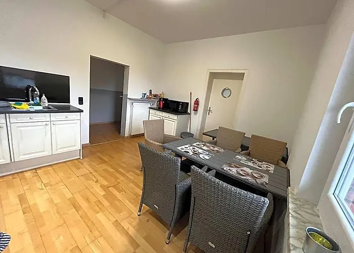 Doppelzimmer-Bad-Kuehlschrank-Parkplatz-10