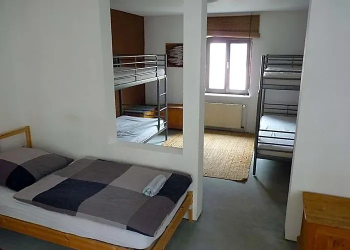 404-Hostel