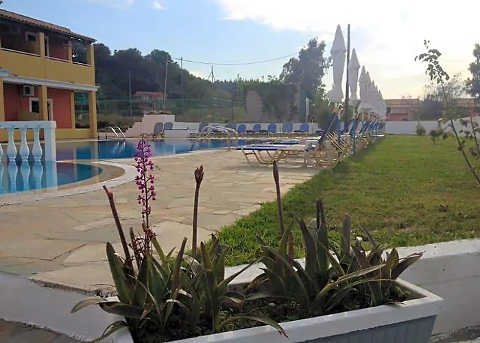 Alexis Pool Apartments