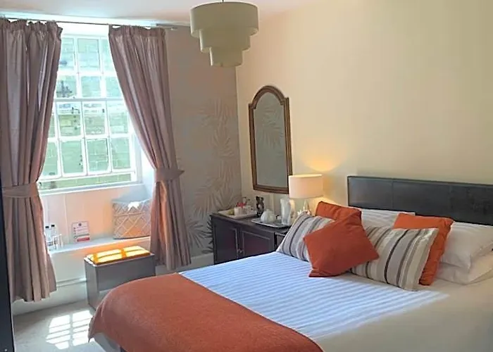 Crown Hotel