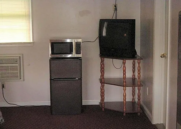 Fels Three Crown Motel