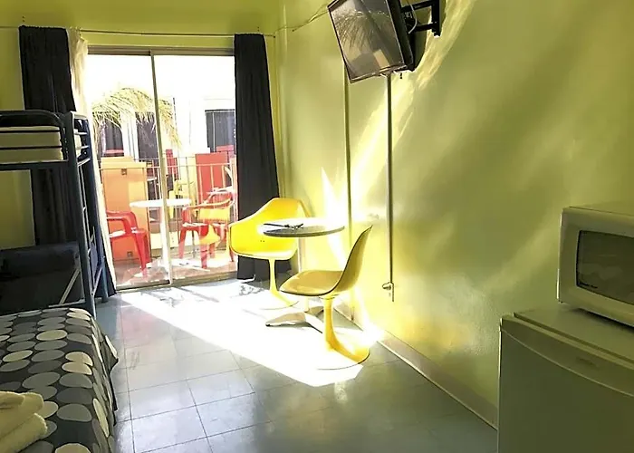 Banana Bungalow West Hollywood Hotel & Hostel