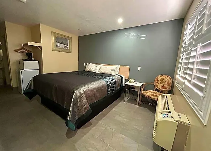 California Inn Hotel And Suites Adelanto Us 395