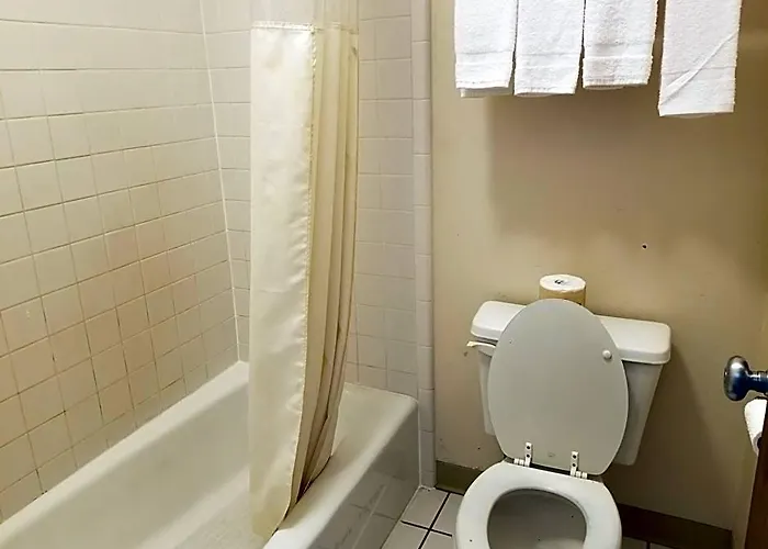 Travelstar Inn & Suites