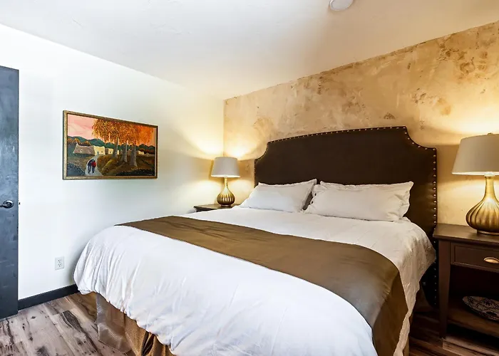 Luxx Taos Motor Lodge