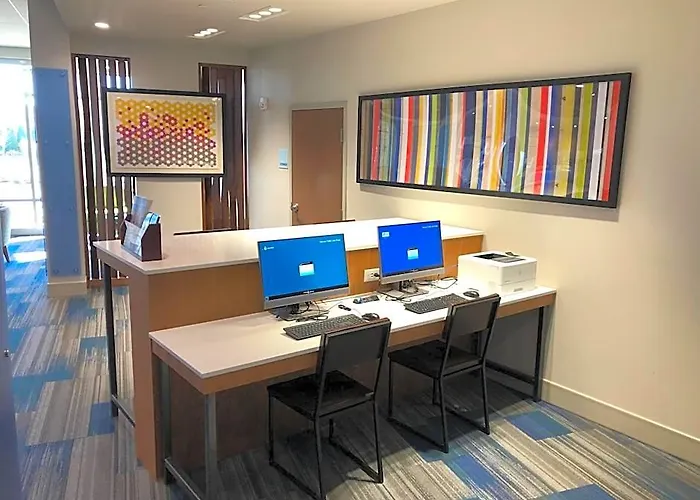 Holiday Inn Express & Suites Madison West - Middleton