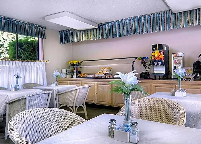 Days Inn & Suites By Wyndham Mountain View
