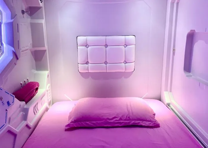 SPOT ON 89900 Jesselton Capsule Inn