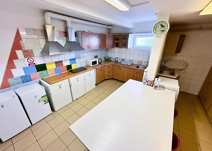 Low Cost Apartments And Hostel With Free Parking