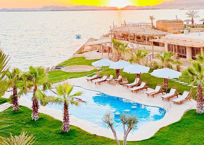 Breezy Island Hotel