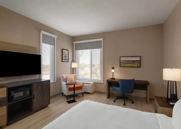 La Quinta Inn & Suites By Wyndham Tracy