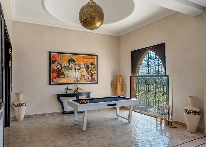 Exclusive Marrakech Palace Villa 6 Luxury Suites, Private Pool, Full Privacy, Breakfast