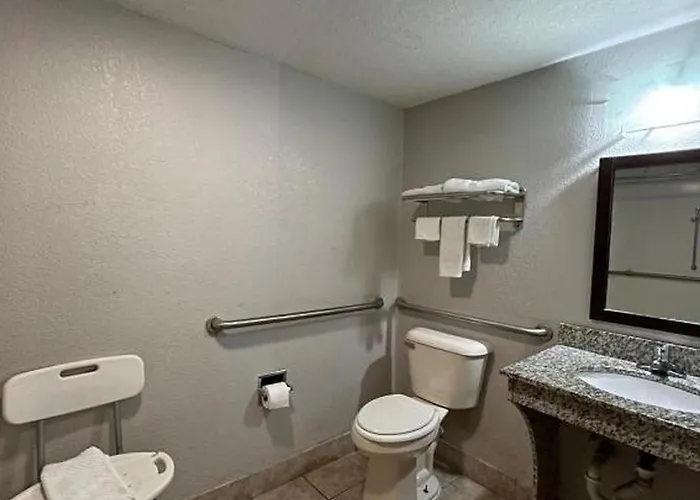 Speedway Inn & Suites