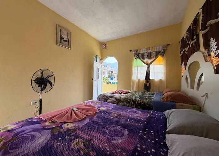 El Paraiso Hotel