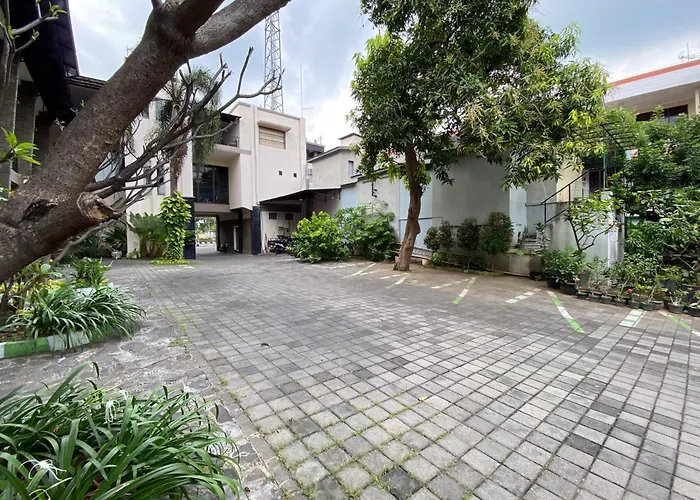 Urbanview Hotel Ratna Syariah