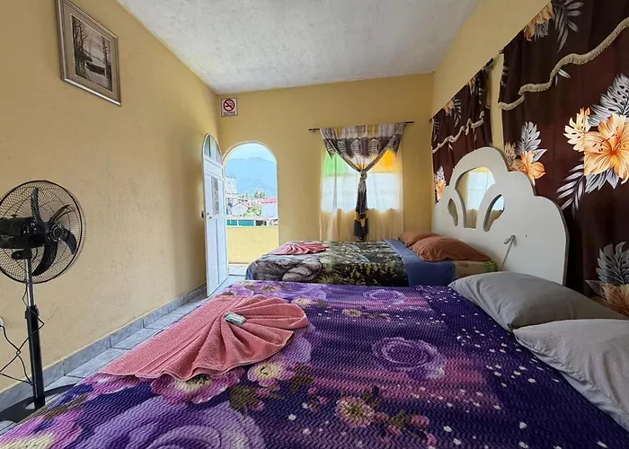 El Paraiso Hotel