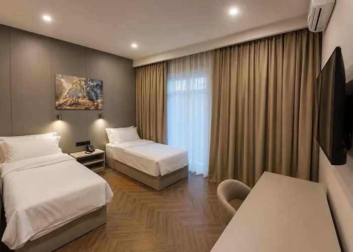 Delmont Hotel
