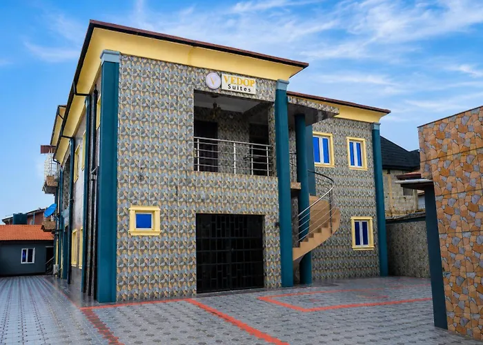 Family Size 2-Bedroom Diamond Suites In Vedop Hotel, Ota