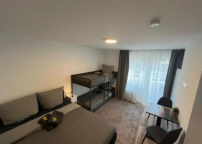 City Hub Room 24 - Mit Balkon
