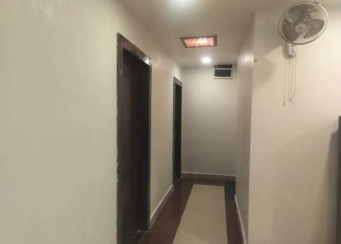 Super Townhouse Hatia Railway Station Formerly Laxmi Guest House