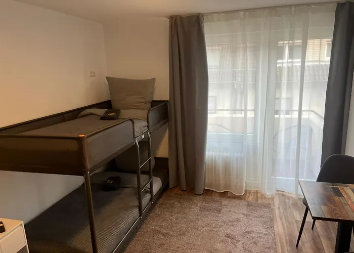 City Hub Room 24 - Mit Balkon