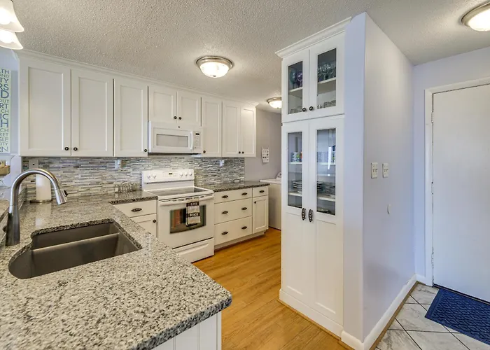 'The Lookout' Indian Beach Condo W/ Pool & Ocean