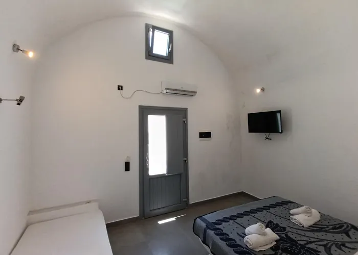 Perissa Economy Rooms