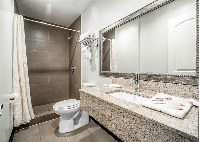 Erth Inn By Aga Huntington Park