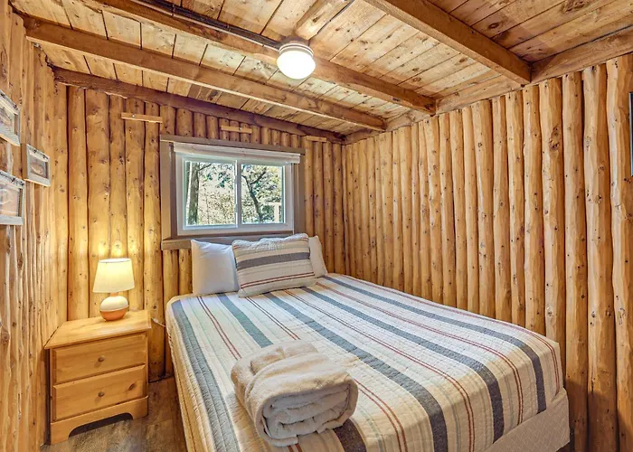 Hamlin Lake Cabin W/ Community Beach Access!