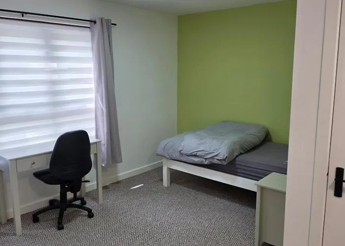 Rose House - Male Only & No Alcohol Accommodation