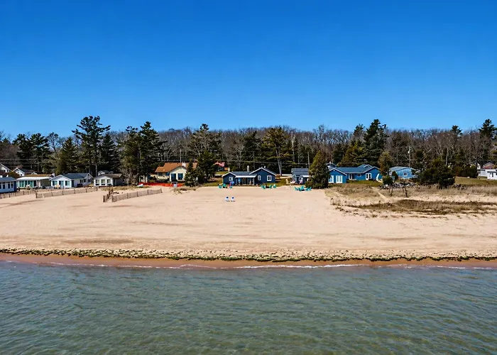Northern Sands Lakefront Estate With Main House And 2 Cabins