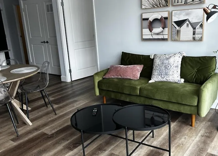 New The Carlyle 307 - 2Br Beachside Condo In Grand Bend